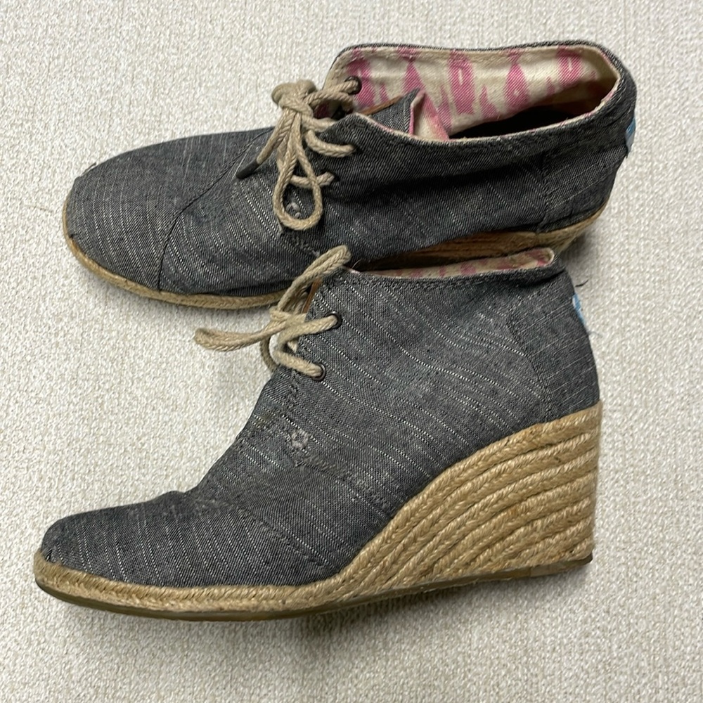 TOMS Cute denim wedge heels , closed toe